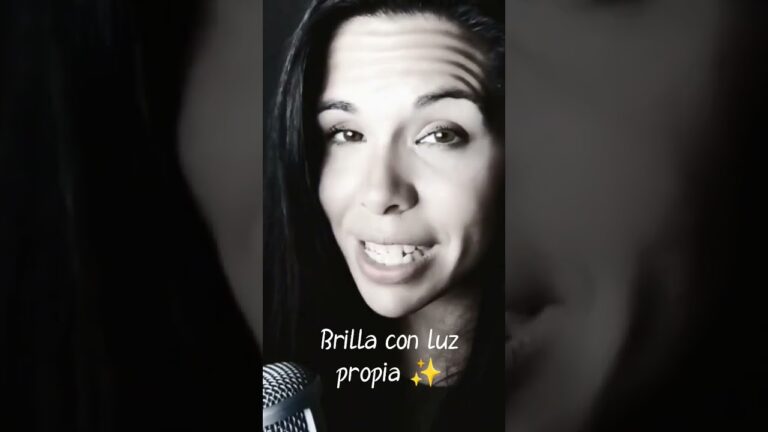 frase brilla con luz propia