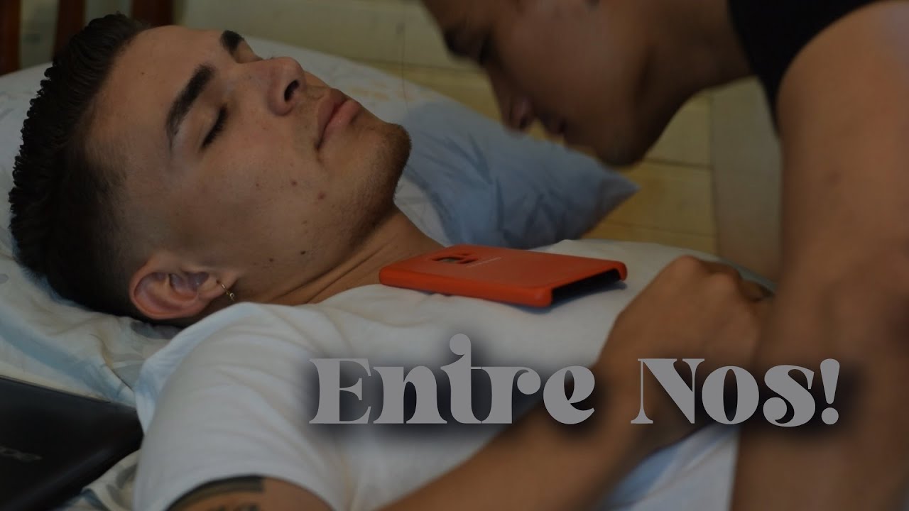 hombre haciendo el amor con otro hombre