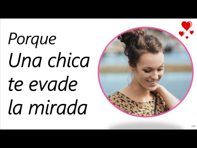 me mira y baja la mirada