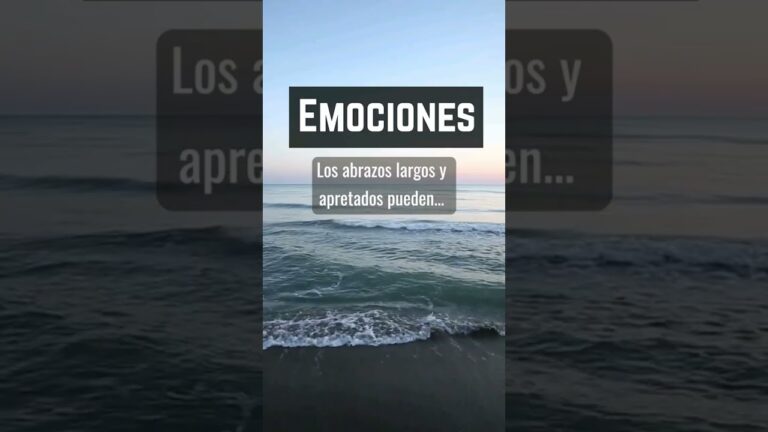 mira atras tuyo y dame un abrazo