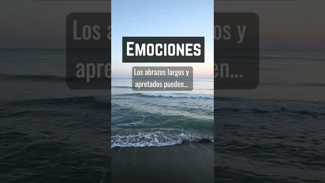 mira atras tuyo y dame un abrazo