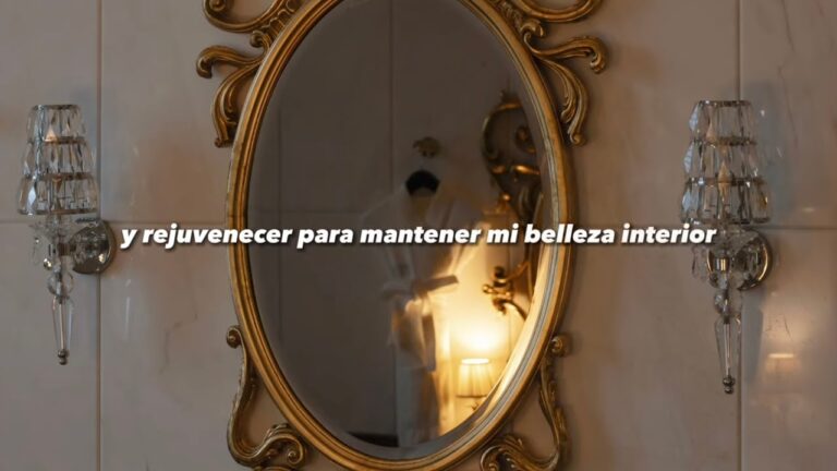 mujer frente al espejo frases
