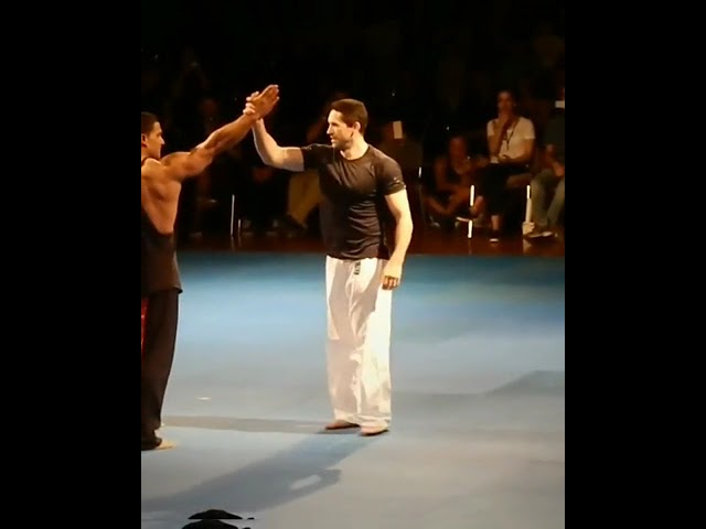 que arte marcial practica scott adkins